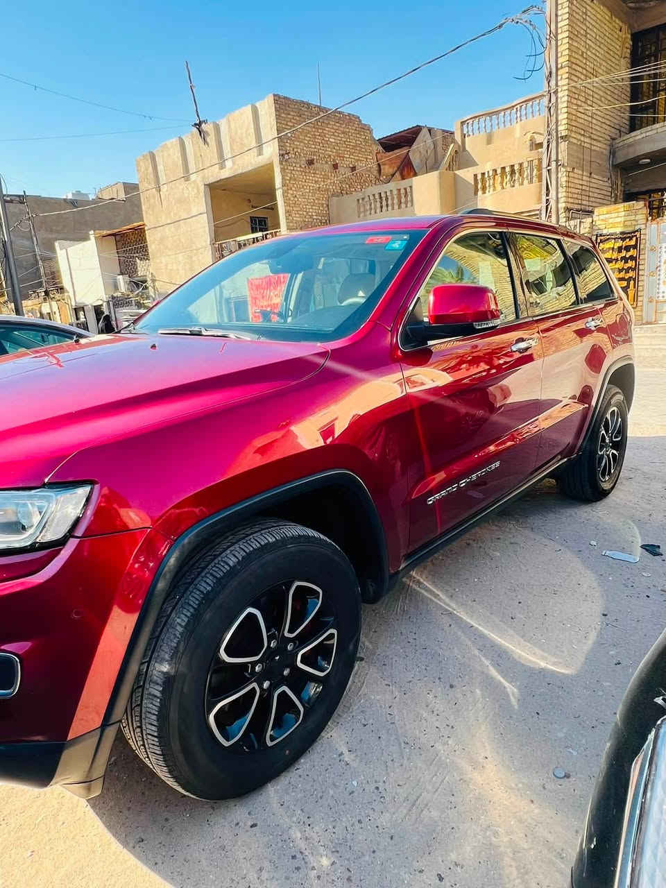 السلام عليكم جيب جراند شيروكي ليمتد (Jeep Grand Cherokee Limited)
2014 خليجي فول مواصفات أعلى فئة 
مكفولة السيارة كفالة عامة كلها بلادي كير مكينة 
ادامة على السياره كاملة صدر غرفة احتراق عبوه كاملة جديده تايرات جديد باتري جديد دسكات تخم جدد   دهن وفلتر الكير  جدد وكالة اي نقص مابيها  
عنوان بغداد مدينة الصدر 
سعرها 220 $ بيها مجال حك الجيه 
رقم الهاتف ***********
