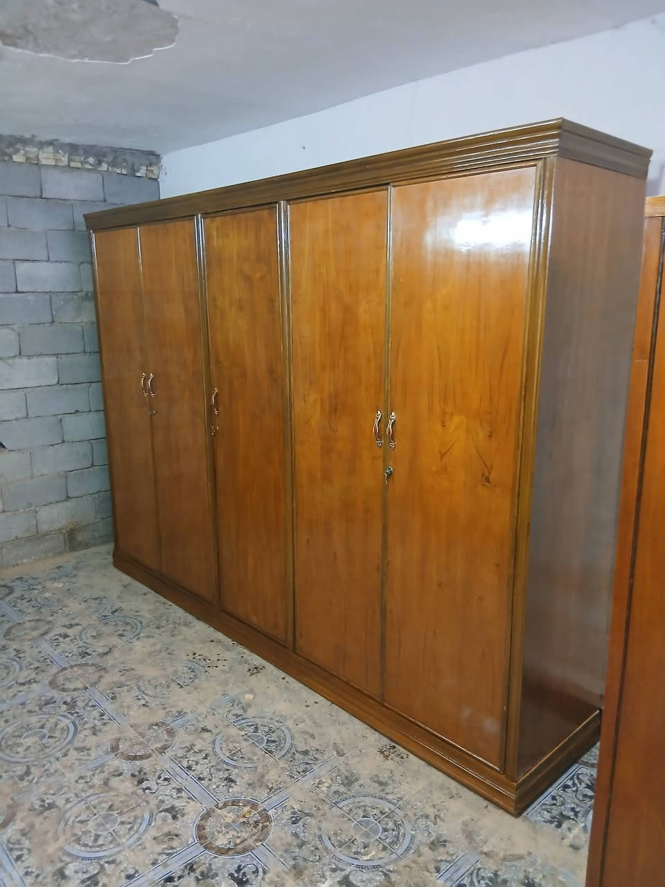 غرفه صاج خارج داخل حطاطه خمس ابواب نظيفه جدا استعمال قليل جدا سعرهه ٦٠٠ للتواصل ***********مكاني بغداد
