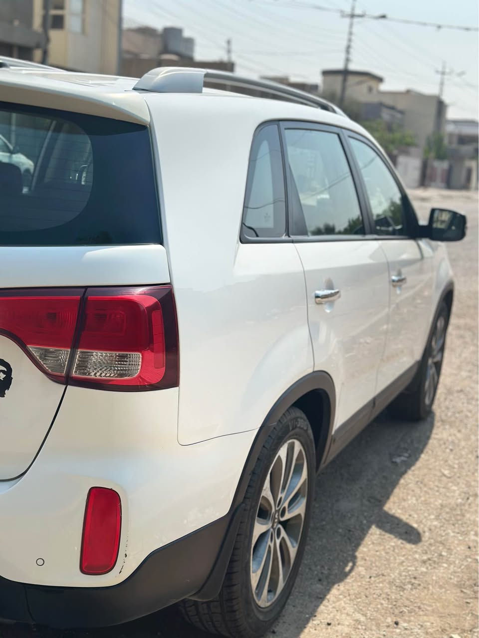 سلام عليكم  Kia سورينتو 
 موديل 2014 خليجي  
محرك  اربعة   سلندر 
بصمة ابواب 
بصمة  تشغيل  
اشارة بلمراية  
نظام ترحيب 
سبعة راكب 
تبريد تلاث قطع  
تخم تاير جديد ويل كروم  19
مسجل شاشة كامرة خلفية  
مكان السيارة كركوك 
رقم الهاتف ***********
سعر 145 كركوك, العراق
