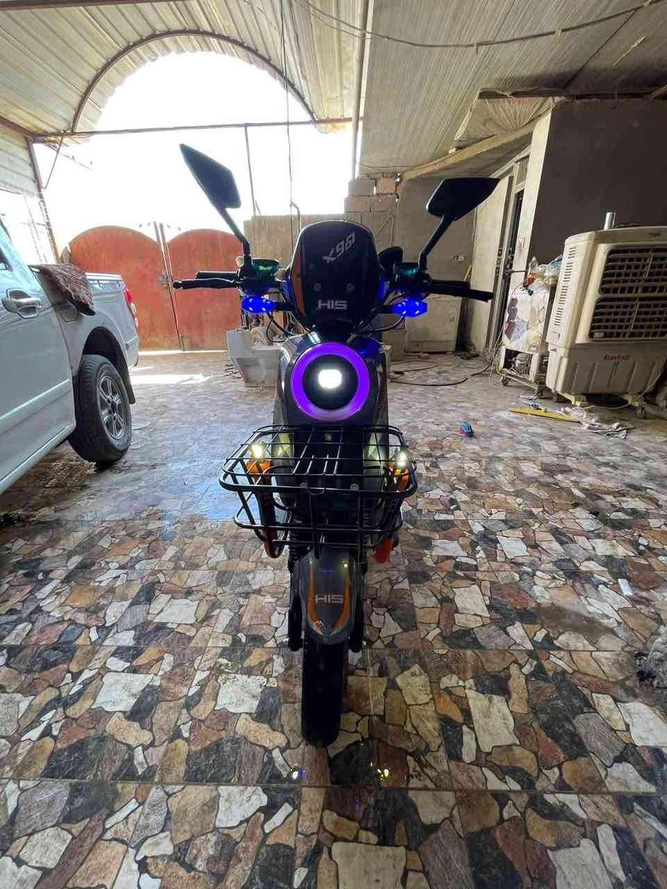 � دراجة شحن X900 للبيع

* النوع: X900 شحن
* الموديل: [2025]
* البطاريات: [5] 🔋
* حالة البطاريات: [جيدة]
* الشاشة: رقمية
* السرعة: [60km]
* الفرامل: [ديسك]
* الحالة العامة: نظيفة وشغالة بدون مشاكل
* الشاحن: موجود
* الموقع: [بابل/اسكندريه]
* السعر: [475] ألف قابل للتفاوض
للجادين فقط، الفحص والتجربة متاحة
التواصل فقط على الرقم اتصال او واتساب 
***********
