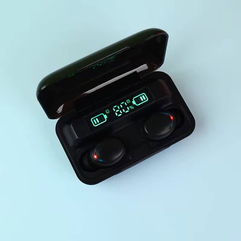 سماعة ايربود و باوربانك وشاشة
رقمية موديل F9-5 
السعر : 12000 

سماعات TWS F9-5 اللاسلكية مع شاشة رقمية وباور بانك

سماعات لاسلكية بتقنية TWS موديل F9-5 مزودة بعلبة شحن تعمل كباور بانك مع شاشة رقمية لعرض مستوى البطارية، مناسبة للاستخدام اليومي والمكالمات.

• تقنية True Wireless Stereo (TWS) اتصال لاسلكي كامل بدون أسلاك

• شاشة رقمية على علبة الشحن لعرض نسبة البطارية

• تدعم المكالمات بدون استخدام اليدين (Hands-Free)

• تحكم باللمس (Touch Control)

• علبة شحن بسعة 300mAh تعمل كباور بانك

• إمكانية استخدام كل سماعة بشكل منفصل أو معًا

• إصدار البلوتوث: V5.3 + EDR (للجهتين)
• أوضاع البلوتوث: A2DP 1.3 / HFP 1.6 / HSP 1.2 / AVRCP 1.6 / D11.3
• تردد البلوتوث: 2.4GHz
• مدى الاتصال: 15–25 متر
• سعة بطارية السماعة: 30mAh لكل سماعة (ليثيوم قابلة للشحن)
• سعة بطارية علبة الشحن: 300mAh
• وقت تشغيل الموسيقى: 2–3 ساعات
• وقت المكالمات: تقريبًا 4 ساعات
• وضع الاستعداد: حوالي 6 ساعات
• وقت الشحن: حوالي 70 دقيقة
• فولتية شحن العلبة: 5V
• تدعم: الهواتف الذكية – الأجهزة اللوحية – الكمبيوتر

نص مكتوب في الصور:
- 2200mAh large capacity charging box
- 98%
- Binaural Separation Design
- Equivalent to two separate headphones
- Dual headphones