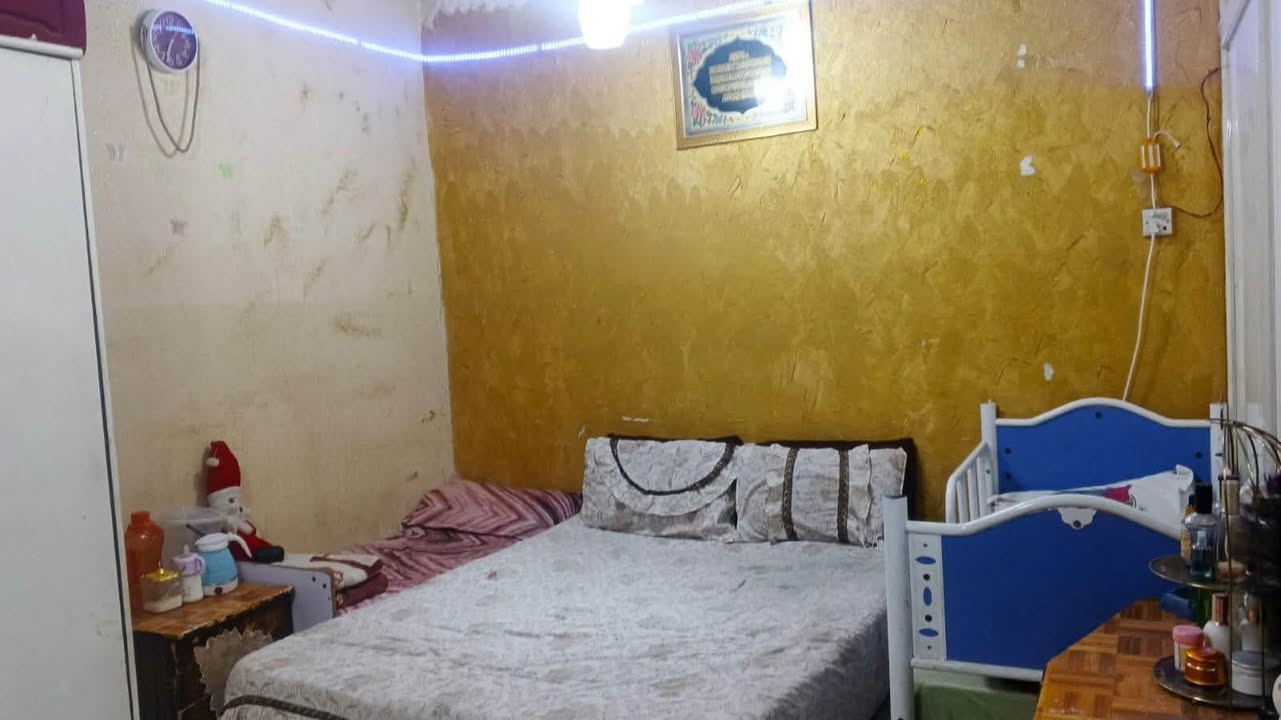 السلام عليكم بيت للبيع في التنومه حي الجامعه قرب مدرسه النورين طابو صرف مساحته 100 الواجها 5النزال 20 تفاصيل البيت بالصور ب110وبي مجال للشراي للاستفسار ***********/***********
