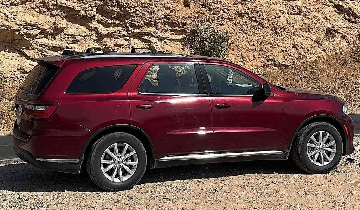 دووج دورنگو 2023 SXTplus وارد امريكي حادثها تبديل قطعه بنيد فقط مبدلة بقطعه اصليه بدون صبغ، ماشيه ٧٤ الف ميل بيها مودات قياده كشناتها مخمل، كشنات كهربائيه وتدفئة كشنات وستيرن، اطفاء الذاتي، تشغيل عن بعد استخدم البانزين المحسن فقط  للبيع او المراوس برام فقط للتواصل هذا رقمي *********** ( للعلم اني گصيتها وصارلها سنة ونص يمي )
