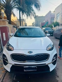كيا سبورتج موديل 2020 خليجي لون ابيض ماشيه  ٤٣  الف  رقم بغداد مشروع و...