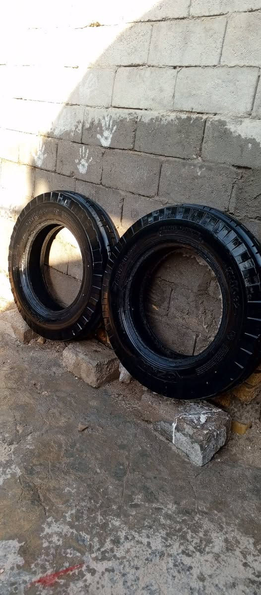 السلام عليكم زوج تايرات بلاروس للبيع نضاف ما مشتغلات قليل حجم 20_7.5 مثل ما تشوف الصور نضاف المكان الناصرية الاسكان الصناعي الشراي يتصل وبي خير ويتدلل  ***********
