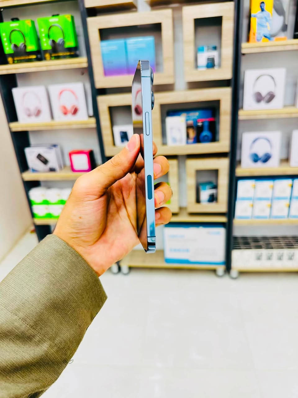 🔥 عرض خاص🔥 

‏
‏📱 ايفون 13 ابروماكس كامل ملحقات 

💵السعر745

💾ذاكرة 256

🔋البطارية 82

  ————————-  ————————
🏛العنوان: صلاح الدين تكريت شارع زهور مقابيل مركز النمور مجاور كوين 
📞📞هاتف***********￼
