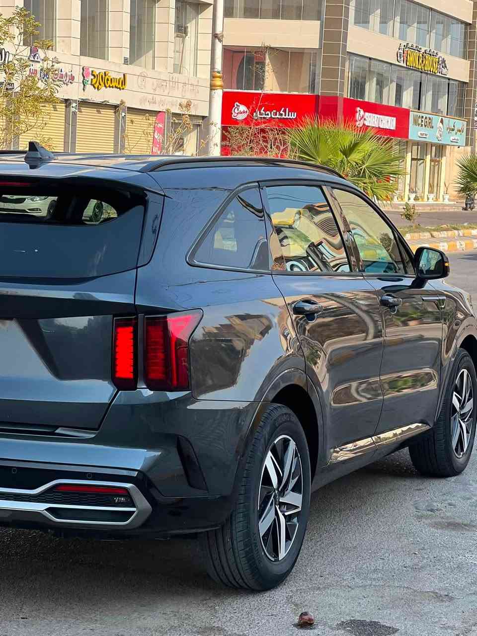 السلام عليكم…سورنتو 2023 وارد امريكي فول مواصفات حره بأسمي رقم بغداد الدولي
مكفولة كفالة عامة من كل شيء 
مياة امطار تعمل وتسير والنسبة موجوده بصور الحادث لـلدوسة
ماشية 47ml
السيارة جديدة بمعنى الكلمة 
للاستفسار ***********
واتساب ***********
مكان السياره الناصرية
