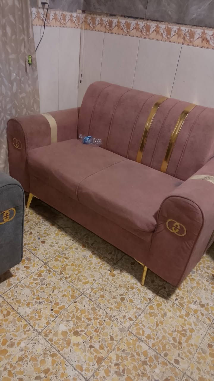 عندي تخم مستعمل للبيع
***********
