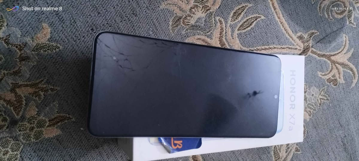 السلام عليكم هونر x7a للبيع 
ذاكره 128. رام 4
بطاريه. 6000
كاميرا 50
جهاز نضيف بس بيضرر موضح بالشاشه
ملحقاته علبه و كفرات 2
مكان بغداد الغزاليه 
*********** بغداد, العراق

نص مكتوب في الصور:
- Shot on realme 8 ٠٥:٣٦ ١٧ ٠٩ ٢٠٢٦
- Shot on realme 8