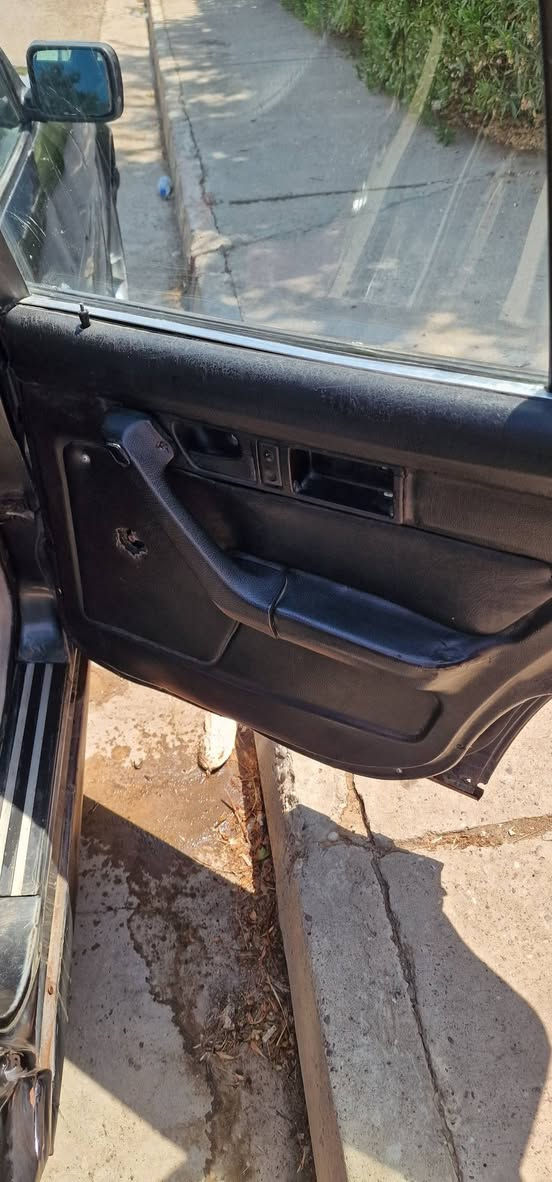 السلام عليكم للبيع BMW 525 موديل 1992 اصل مكفولة كير محرك شرط لا بخار والا صرف خير من الله  كير عادي محرك كبس تخم تاير جديد طخم جديد امامي خلفي فلنجات دسكات فتحة بس مو شغالة البارحة بدلتهن لايت زينون السيارة بيها طخة من جهت النفربل تكمة رقم اربيل شرط التحويل اتريد تحويل اتريد وكالة مكان السيارة موصل  الايسر رقم هاتف ***********\*********** بدون واتساب فقط اتصال  السعر 25 بيع مستعجل
