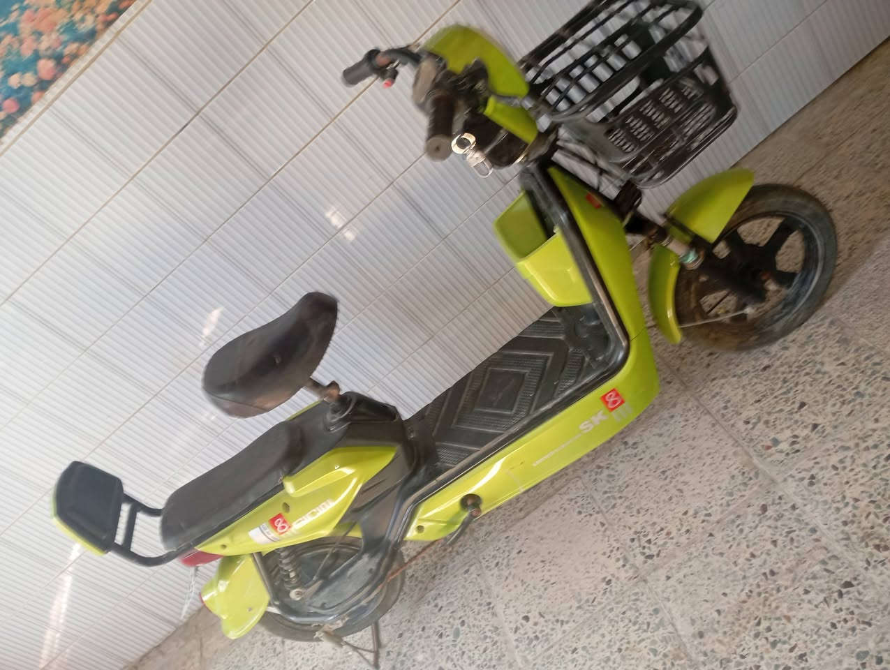 دراجة شحن نضيفة بطاريات نص عمر تمشيك بس مو أماكن بعيدة عنوان ديوانية شارع جامع زين العابدين اخر الشارع قرب محطة ماء السعر 175 وبيهة مجال لاستفسار أكثر *********** تحياتي الكم
