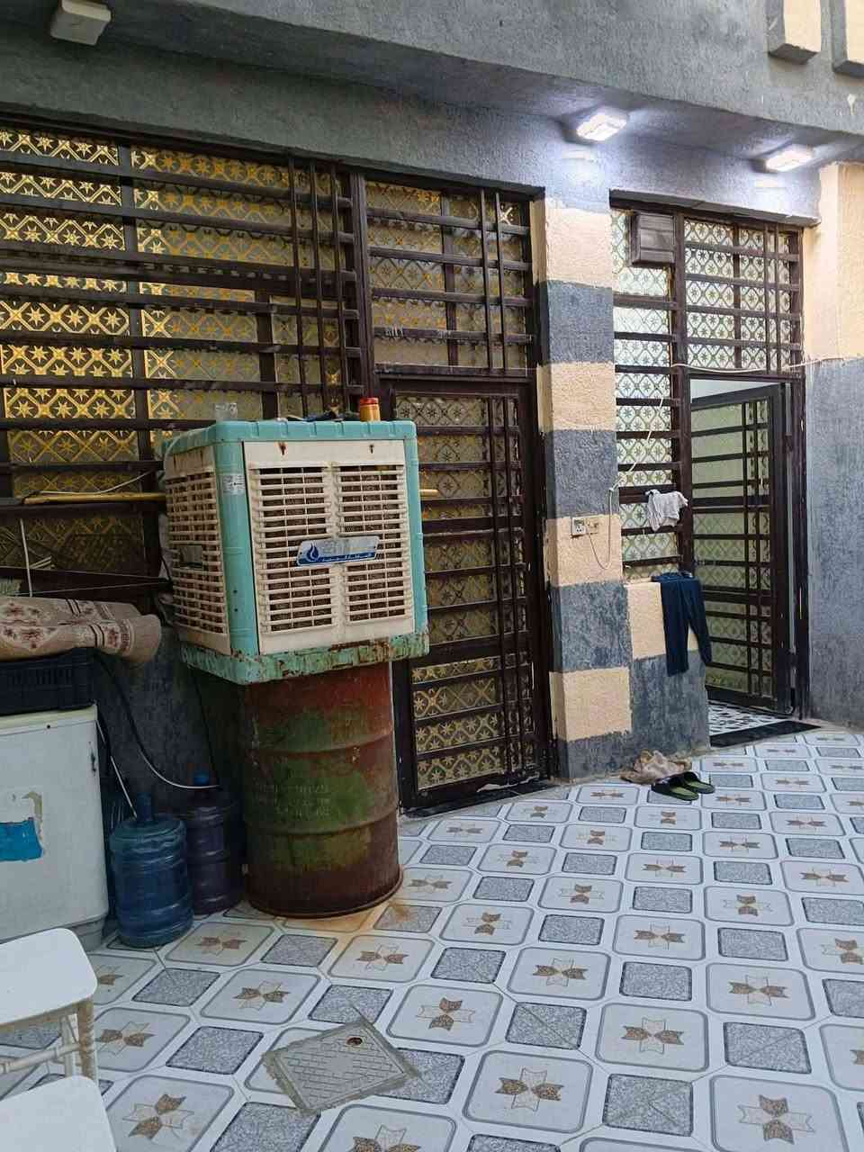 سلام عليكم مساحه ١٠٠ متر بناء جديد غرفه هول مطبخ ستقبال بناء درجه اؤله طابوك سكف صب كونكريت مكانه ابو خستاوي شارع الغسل نهايته السعر ٥٣ وبي مجال قليل رقمي ***********
