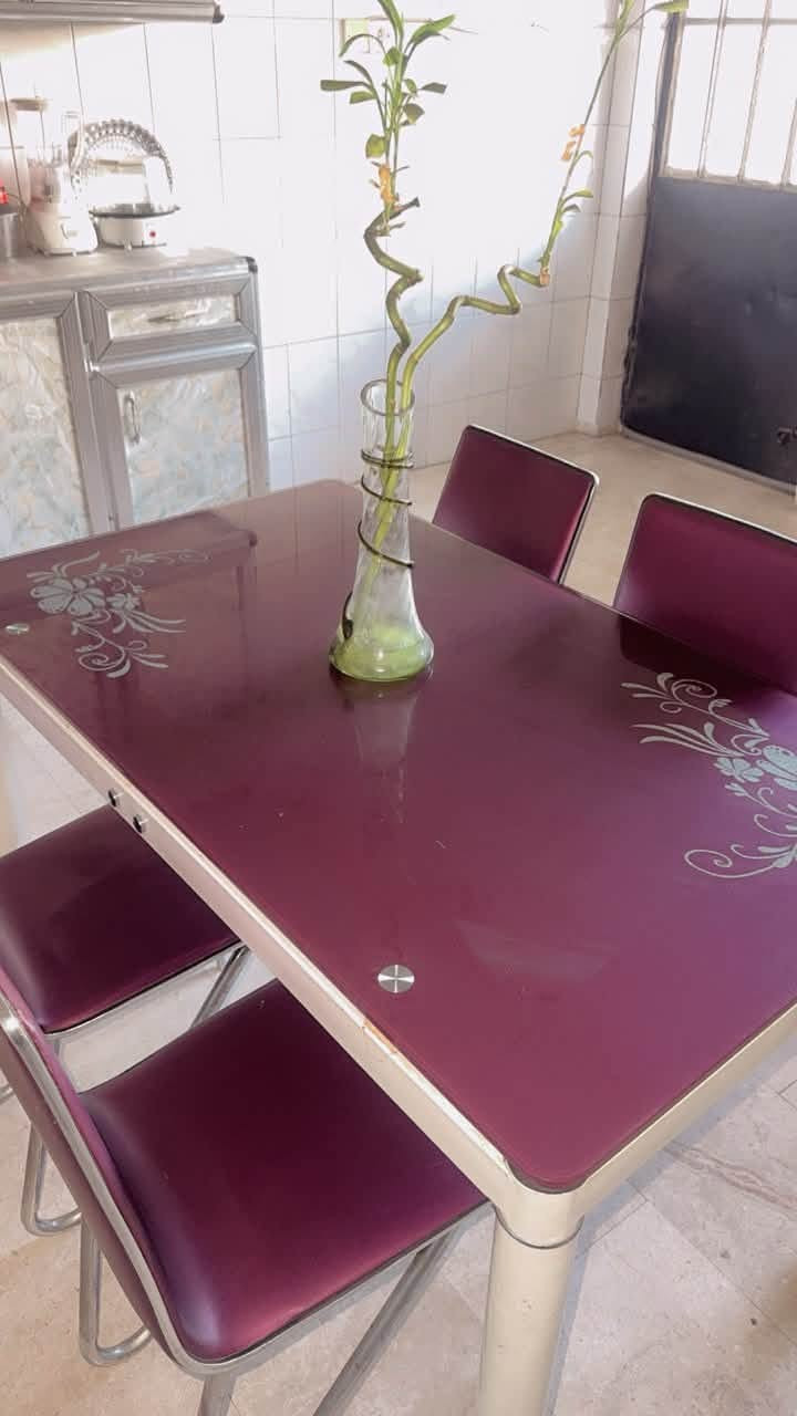 تواصل خاص او ع رقم
***********
كراسي 2 مع طبله وسيطيه بيها 
ضرر نفس موضح بصوره
بوفيه اوعارضة مابيها اي ضرر
تيبلام مابي اي ضرر 
اوتي عامودي مابي اي ضرر
لوحه منظر طبيعي 
ثريات عدد2 جديدات مابيهم ضرر
ميز وسطي مع طبله
ميز طعام مع اربع كراسي مابي ضرر
غرفه نوم 8 قطع 
كنتور اطفال بي ضرر بسيط 
عنواني بغداد سيديه
