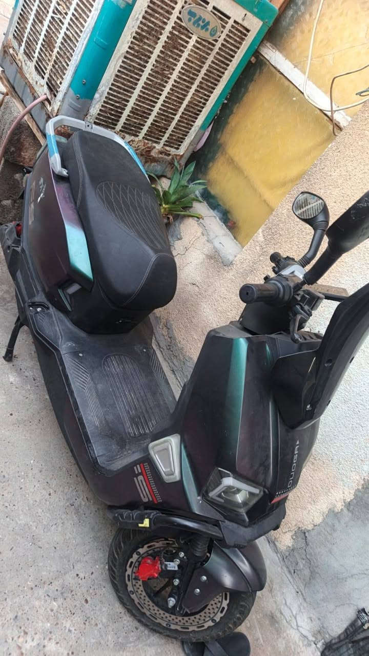 السلام عليكم دراجه شحن للبيع نضيفه جدآ بصمه الدراجه فجئه صار بيها هاذا الخلل واني صورته بالفيديو ناس ادكول ملف وناس ادكول يده وناس ادكول بطاريه وحده ضربت عل عموم اني موديتها للمصلح ابيع على وضعها هاذا الوالدراجه سعره 650 الف دينار اتعجبك تعال اخذه متعجبك اعبر المنشور  وهاذا رقمي *********** مكاني بغداد حي النصر
