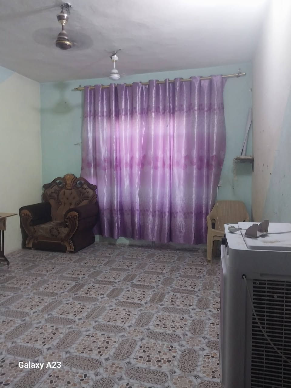 بيت بحي الحكيم مساحته ٢٠٠م نزله كاظم عطوف يتكون من ٣غرف ٢جوه و١ فوك وصحيات داخليه وخارجية و١ فوك وهول كبير واستقبال ومطبخ السكف صب البناء طابوق السطح اشتايكر مرقم من قبل البلديه السعر ٣٨
للإستفسار ***********

نص مكتوب في الصور:
- Galaxy A23