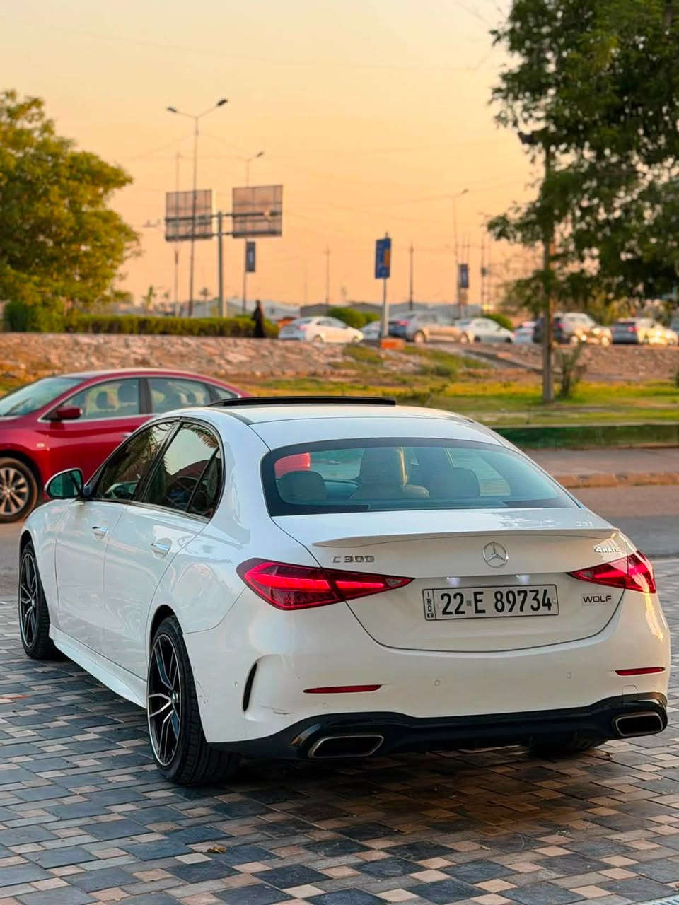 السلام عليكم 
مارسيدس موديل 2022 شكل الجديد 
ماشيه 50 الف كيلو 
حادث امريكا ربع البنيد وجاملغ بدون ايرباك وصار بيه شخط باب السائق وباب خلف السائق نصبغن مجموع الصبغ 3 قطع ونص  بدون ايرباك السياره مناقصها برغي صفر مسج السياره منزليله نضام عربي مال خليجي فول مواصفات 
السعر 27.500$
وبيها مجال بسيط 
مكان السياره بغداد حي الجامعه
شرط التحويل  
***********
***********
