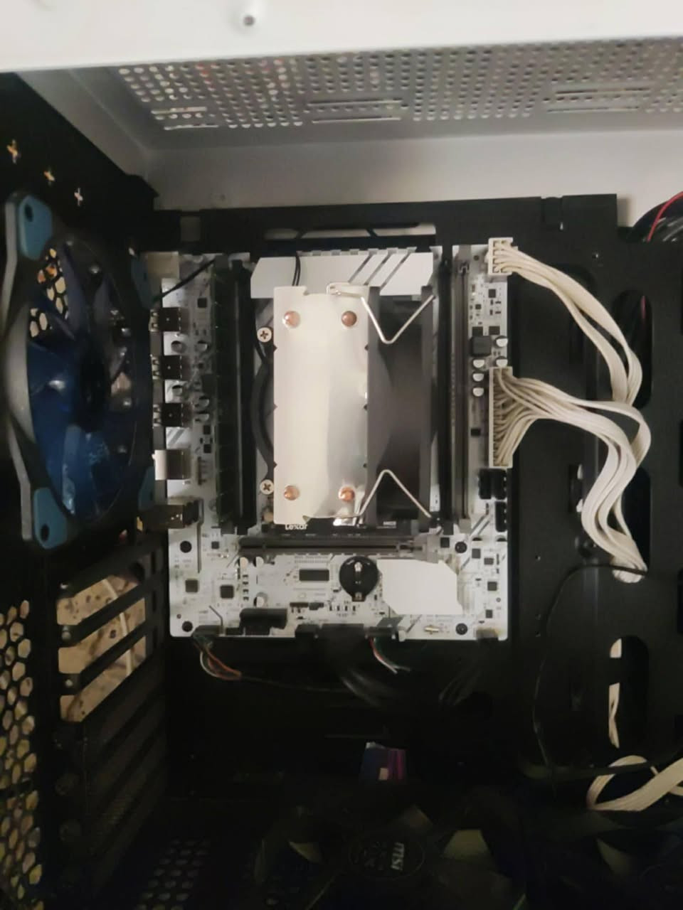 للبيع كيس كامل فقط الكيس  ب ٢٥٠ الف
للتواصل خاص او على الواتساب رقمي :
المعالج : Xeon E5 2630V4
Ram :16 ddr4 2133mhz
Gpu: gtx 750ti
بور سبلاي : Pus 650w
M.2 256 lexar 
المذربورد . X99
عنوان بغداد الجديده 
تواصل واتساب او اتصال ***********
السعر 250 وبيها مجال
