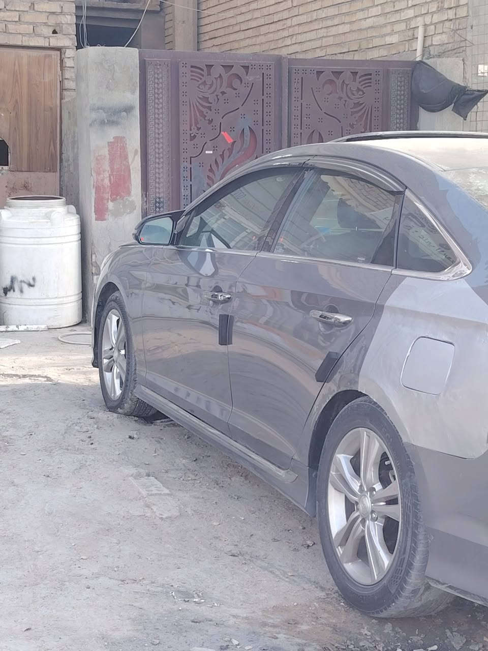 سوناتا ٢٠١٨ سبورت فول مواصفات تحكمات
٣ انضمة قياده
شفتات ستيرن
نضام سبورت
فول السياره
حادث جاملغ أمامي عكس السايق وخشم البنيد من دون دواخل وجاملغ خلف السايق حداديه ومكينه وكير خير من الله
السعر ١١٥ بيها مجال
للاتصال واتساب ***********
