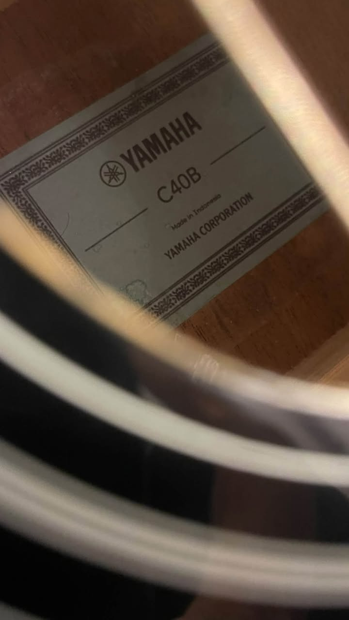 غيتار ياماها c40 الاسود اصلي + جنطه ياماها غيتار نضيف جداً مثل متشوفون استعمال قليل
السعر 75 
مكاني بغداد حي الجهاد ( ماعندي توصيل بس اذا جان مكانك قريب عليه اكدر اجيك اني ) 
للتواصل واتساب فقط - ***********
