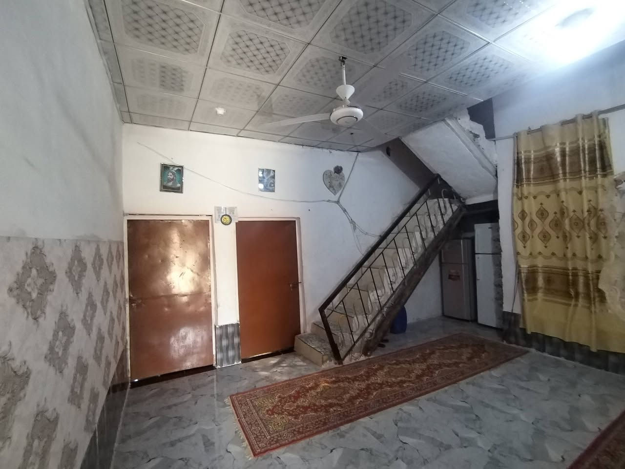يلله سلام عليكم بيت بل حكيم نزلت كاضم عطوف مساحه 200 متر كامل بناء البيت حلو مرتب غرفتين وصاله ومطبخ وستقبال للبيع او مراوس السعر 35 وبيه مجال الستفسار  ***********
