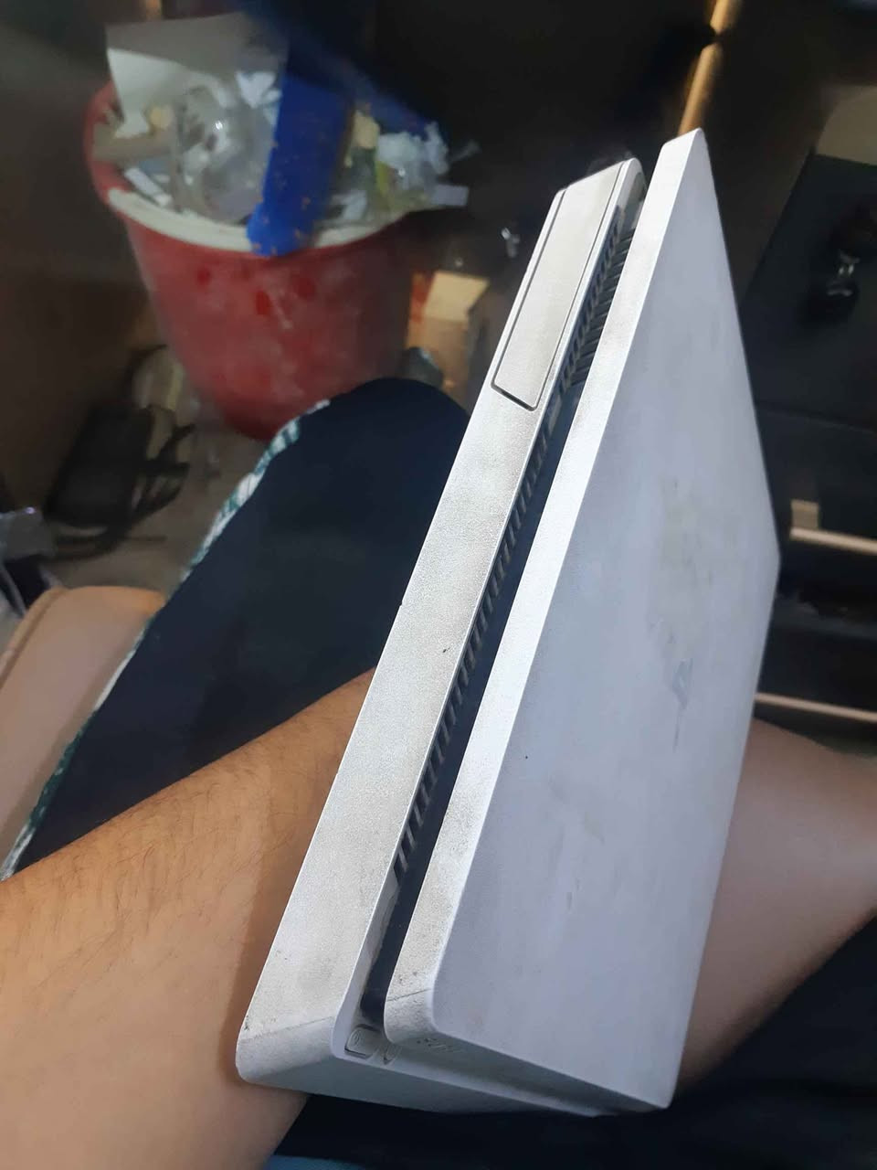 بلي فور مهكر 
Ps4 
500gb
نظام 9
نظيف كلش علفحص تجي للبيت تفحصه وتاخذه 
سعر 300 وياه يدات اثنين مو اصليات بس كلش زينات 
مكاني بغداد حي اور منطقة حي الكوفه 
***********  اتصال او واتساب فقط بغداد, العراق
