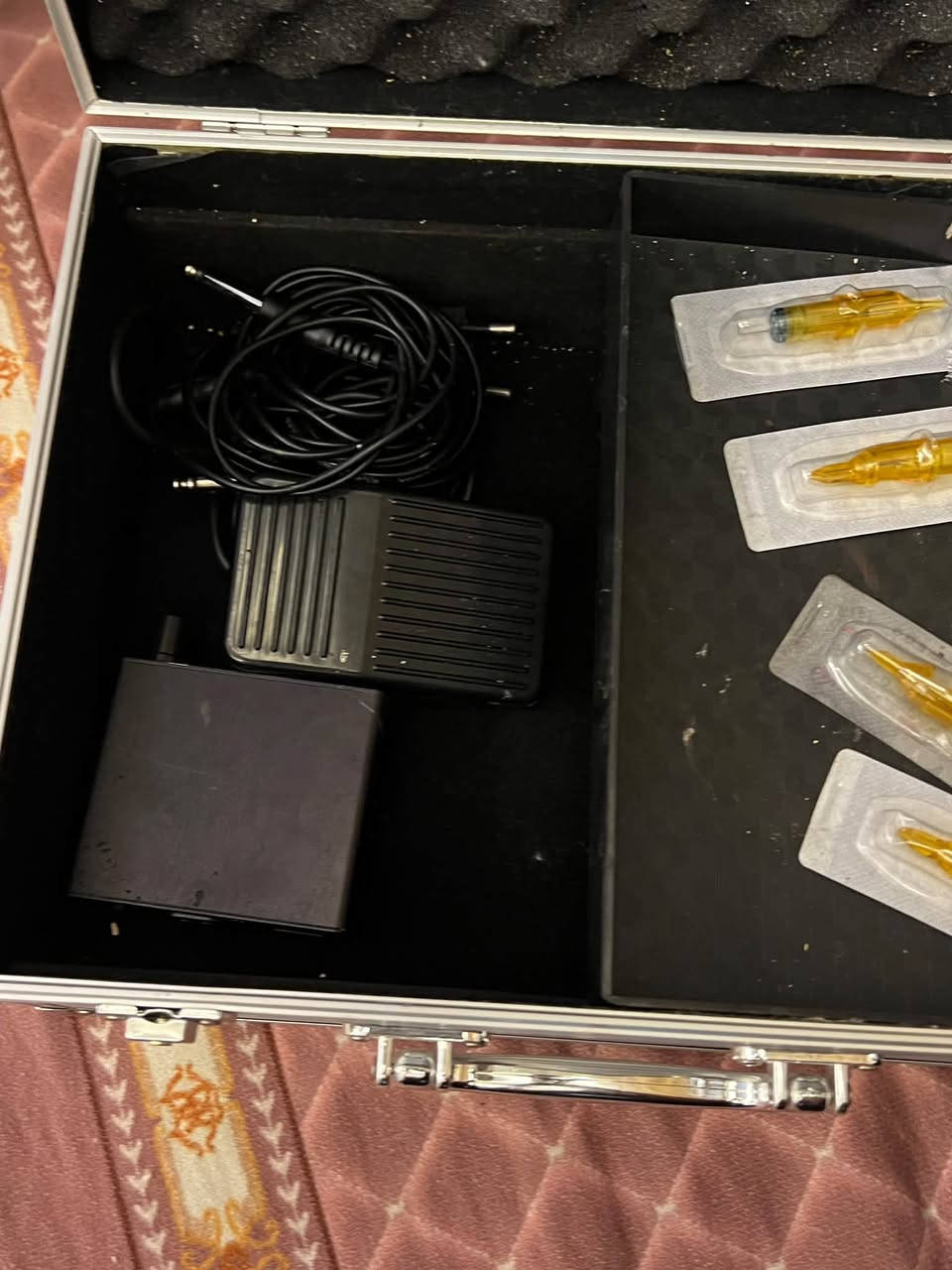 سلام عليكم جهاز تاتو للبيع كامل 150 الف ***********
