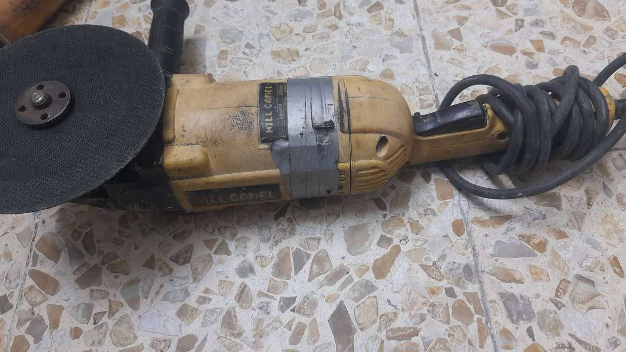 السلام عليكم 
غراض اسكله البيع 
ادريلات  العدد ١٠
كوسرات العدد ٦
ادريل تثقيب ١
ادريل تكشير ١
ونج  ١
مولده ١
حادله ١
منشار كهربائي 
مكاني بغداد 

ملاحظه الكل شغالات 
واتساب 
***********
