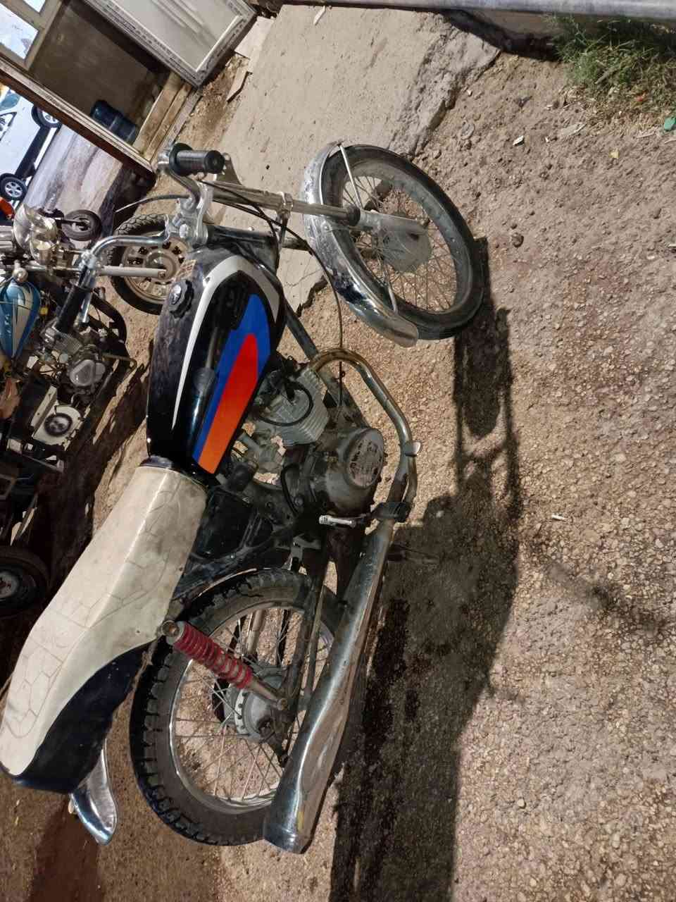 أربعه كير كلك دراجه هندر واحد تشتغل مراوس بدراجه وتماتيك حتلو مفتوحه همشي مابيه شي بدون فرق راس براس مكاني نجف إستفسار خاص أو ***********
