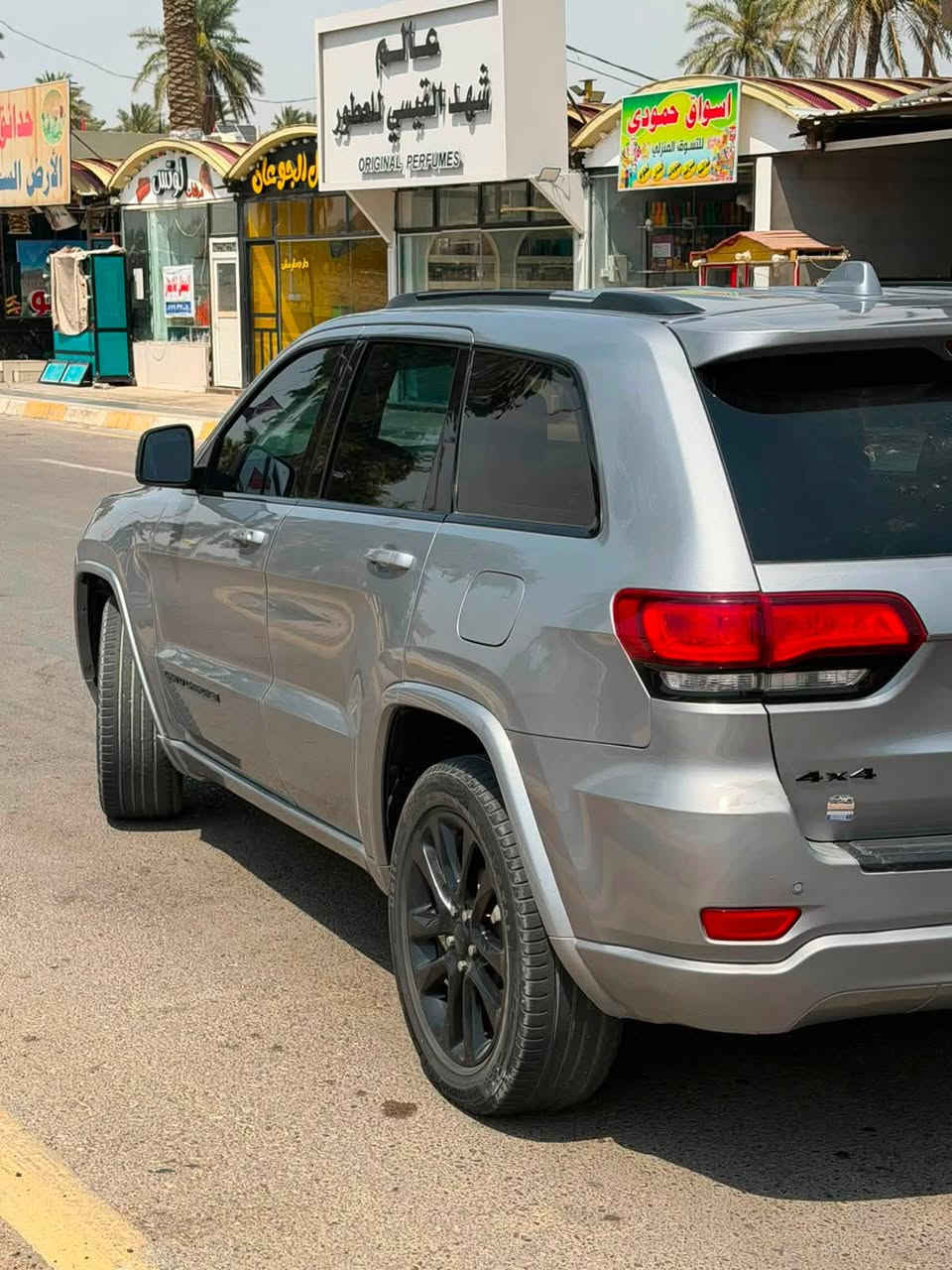 /للبيع Jeep Grand Cherokee Black Top/2021

إذا تدور على سيارة نظيفة وفخمة وجاهزة للاستخدام، هاي فرصتك.

✅ جيب جراند شيروكي بلاك توب 2021

* محرك 3.6L Pentastar V6
* قير أوتوماتيك 8 سرعات
* فتحة سقف (Sunroof)
* جنوط سود أصلية Black Top
* شاشة كبيرة مع Apple CarPlay & Android Auto
* تشغيل بصمة + تشغيل عن بُعد
* كاميرا خلفية
* حساسات
* مثبت سرعة
* مكيف ثنائي التحكم
* إنارة LED
* نظام مانع انزلاق وثبات إلكتروني (ESC)
* وسائد هوائية متعددة

✨ السيارة نظيفة جداً، استخدام شخصي، جاهزة وما تحتاج أي صرف.
 بيهة صبغ باب خلف السايق و صندوق 

📍 الموقع: ديالى بعقوبة

📞 للاستفسار على الخاص أو الاتصال.***********
