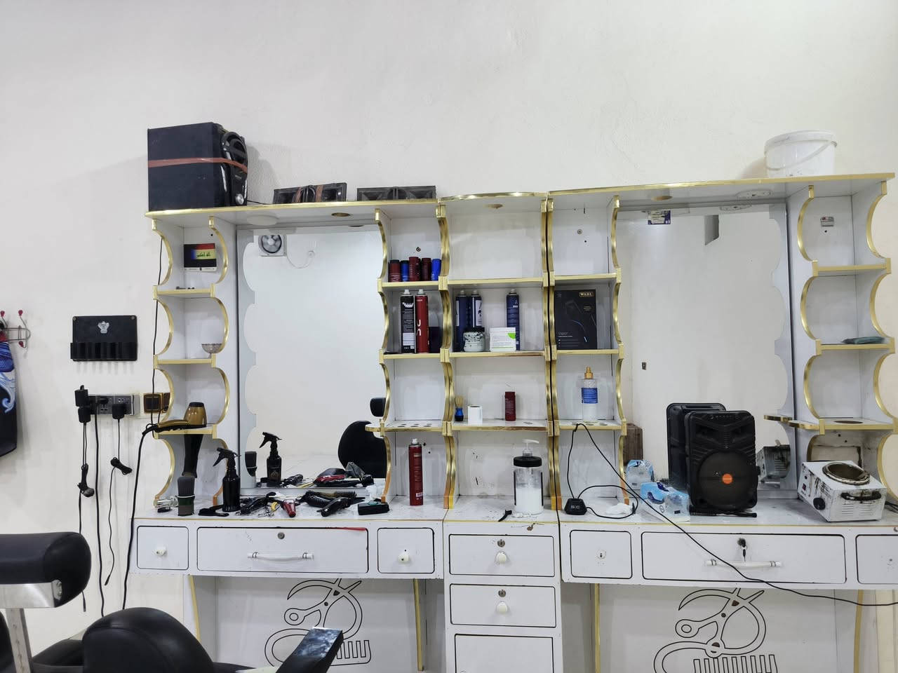 فاترينه للبيع السعر 300الف مكان طويريج وهذا رقمي ***********
