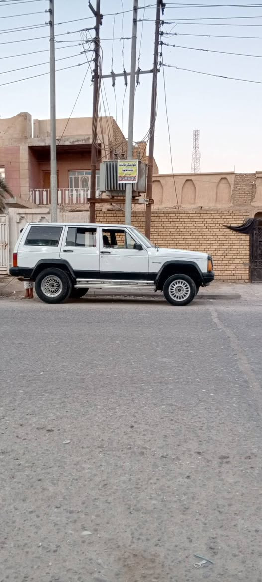 سلام عليكم جيب شاروكي مديل 92 محور 2500 مكان ناصريه رقم الهاتف ***********
