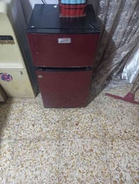 ثلاجة • نضيفه جداً • حجم صغير