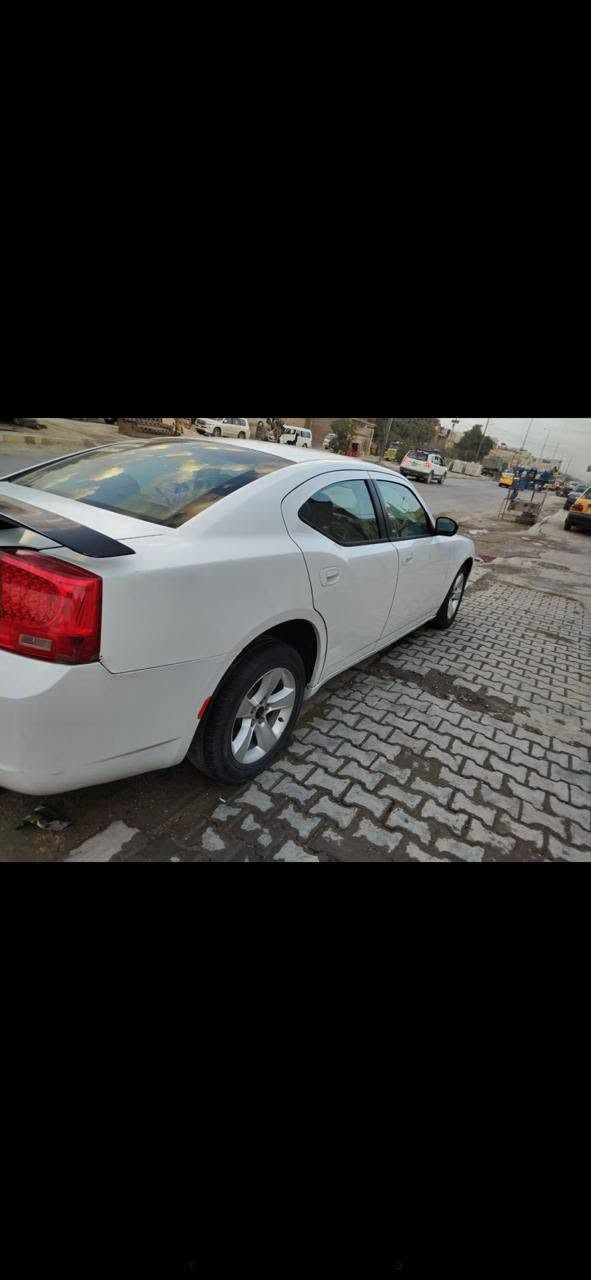 السلام عليكم
جارجر 2010 
 لون ابيض 
مكينة 3500 
مكنة وكير كفالة 
وارد امريكي بدون حادث 
بيها مكانات صبغ 
السعر 105 وبيها مجال 
مكان بغداد مدينة الصدر 
للستفسار: ***********
