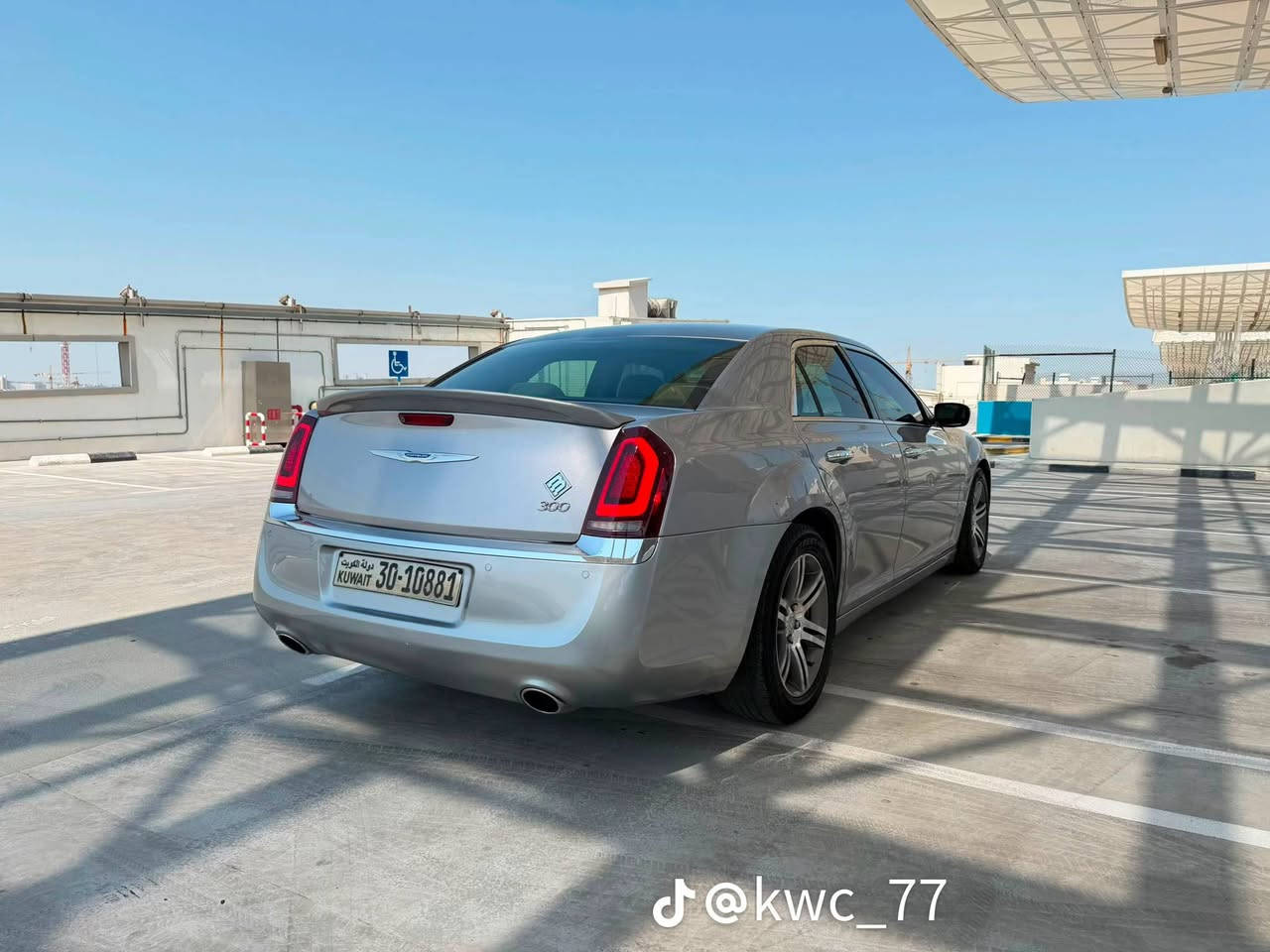 السلام عليكم 
قفل صندوك 
جك كامل 
برغي سبير 
يدات نيكل تخم وباما سعر 125
مساعد بانزين 
دكم جام صفحت اليمنه  25
سفيفه صندوك السعر 25
عنوان ميسان ***********
