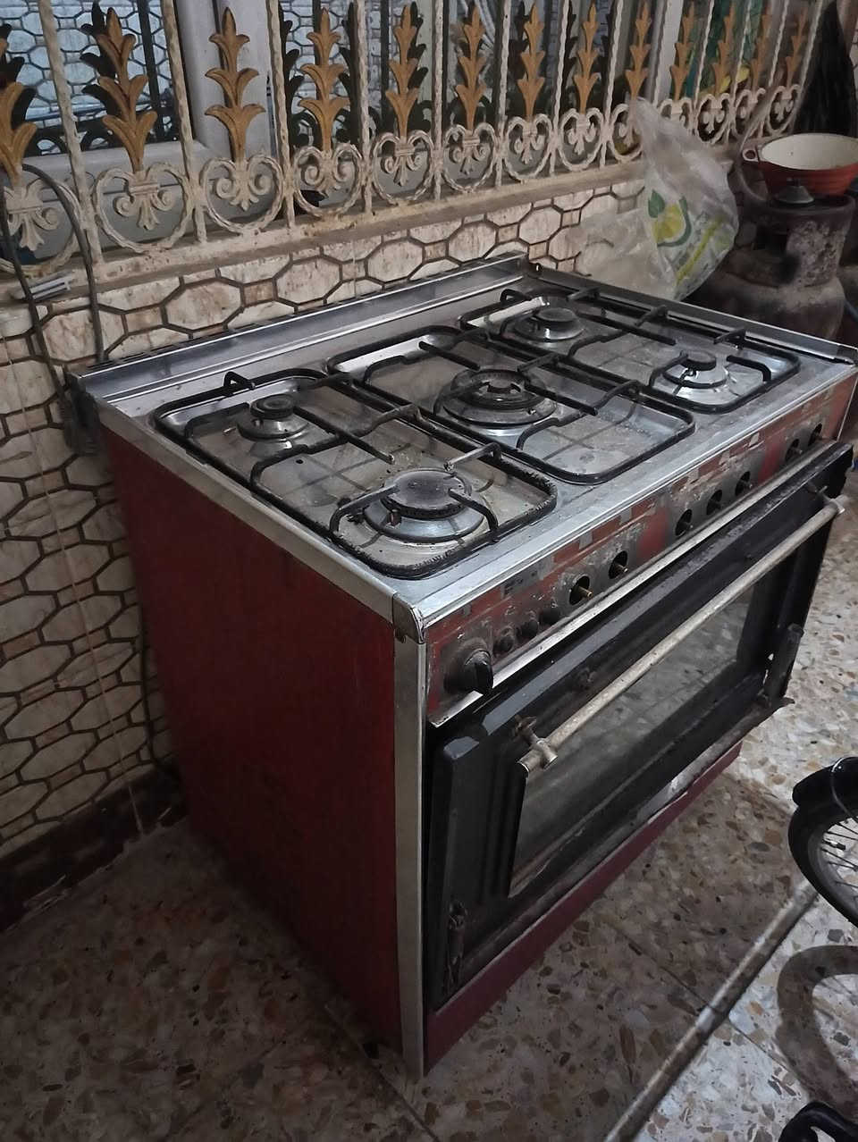 طباخ مصري نظافه 70%. جامعة الفرن مكسوره سعر 90الف . للاستفسار ***********
