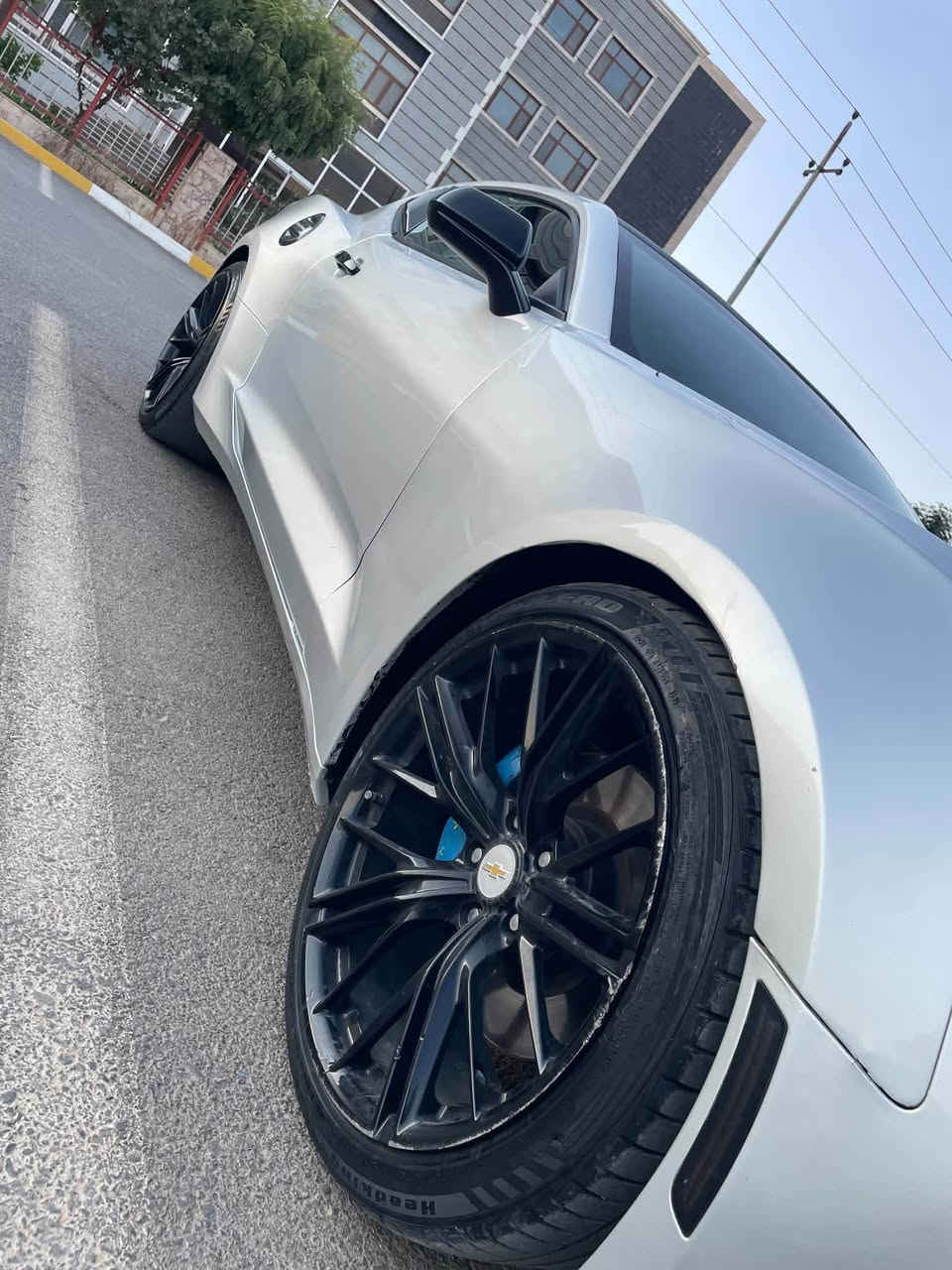 CAMARO 2016 🇺🇸 SS 6.2 V8 کاماڕۆ فول مواسەفات بەس سلاید نییە کوشن سارد و گەرم داتاشۆ تەبرید سارد و گەرم دەبڵ زۆن سەیارەکە کامل بۆیاخە زۆر کەم ڕۆشتوە تەنیا 60 مایل ڕۆشتوە کە دەکاتە 100 کیلۆ مەتر گێڕ و مەکینە و تەقە و ڕەقە بەشەرت زۆر بە قوەتە لید و شاشە ئایپادی بۆ بەستراوە شەخالە لە مواسەفات نەقسی نییە سلاید نەبێت سەیارەیەکی بێ مشکیلەیە ڕەقەم سلێمانییە و بە ناوی خۆمانە گۆڕینەوە ناکەم بەس بۆ فرۆشتە.
*********** رانية, السليمانية
