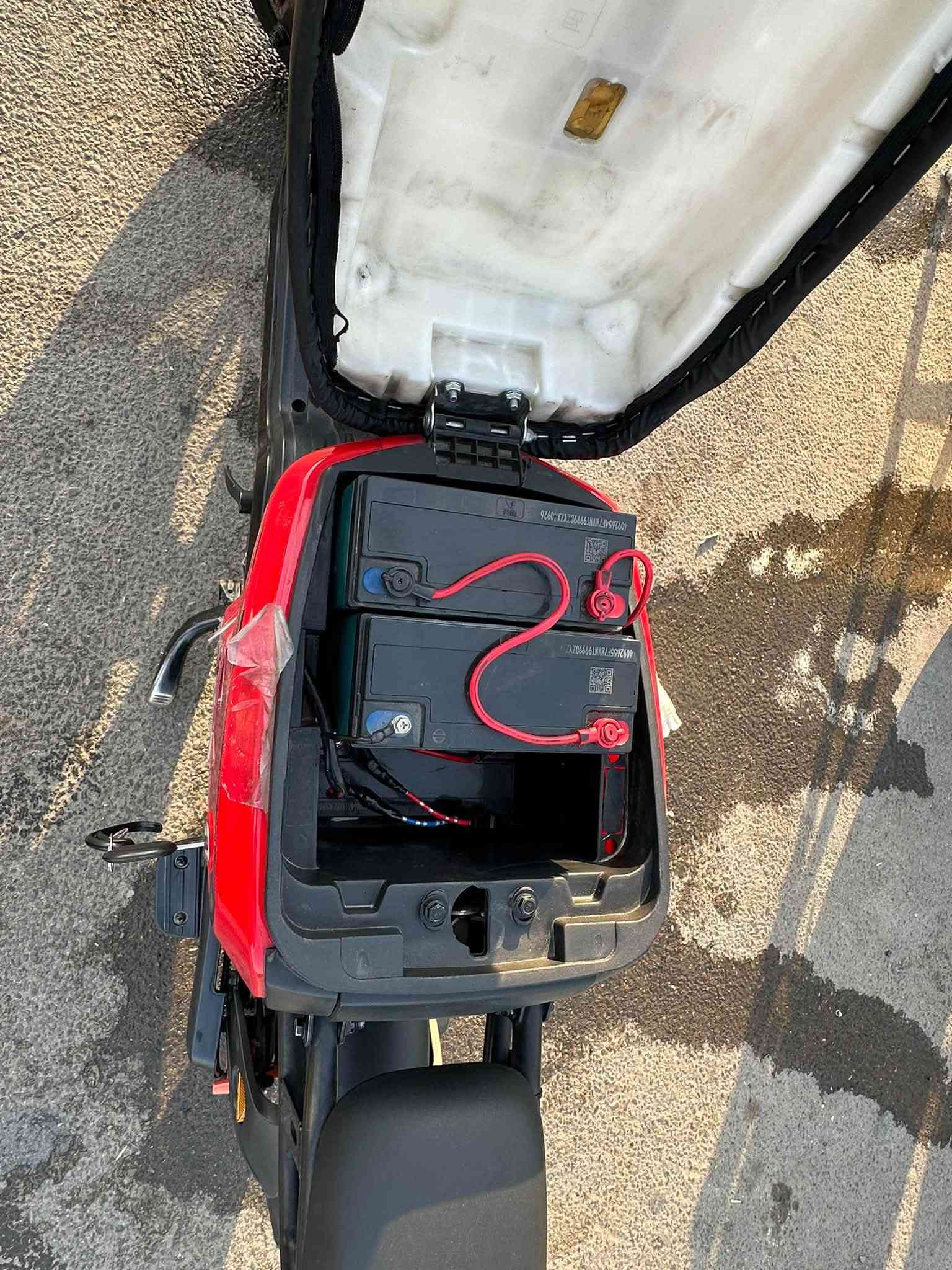 دراجة شحن R9 مديل ٢٠٢٥
دراجة شحن فول مواصفات 

بطاريات 🔋 5 اكبار او نضام البك 

او دبل اشارة دراجة ممتازه 

معروضة ب ٣٥٠ او بيها مجال بسيط 

مكان بغداد حي الجهاد رقم التواصل او متوفر واتساب 

( ***********)

نص مكتوب في الصور:
- _11a23