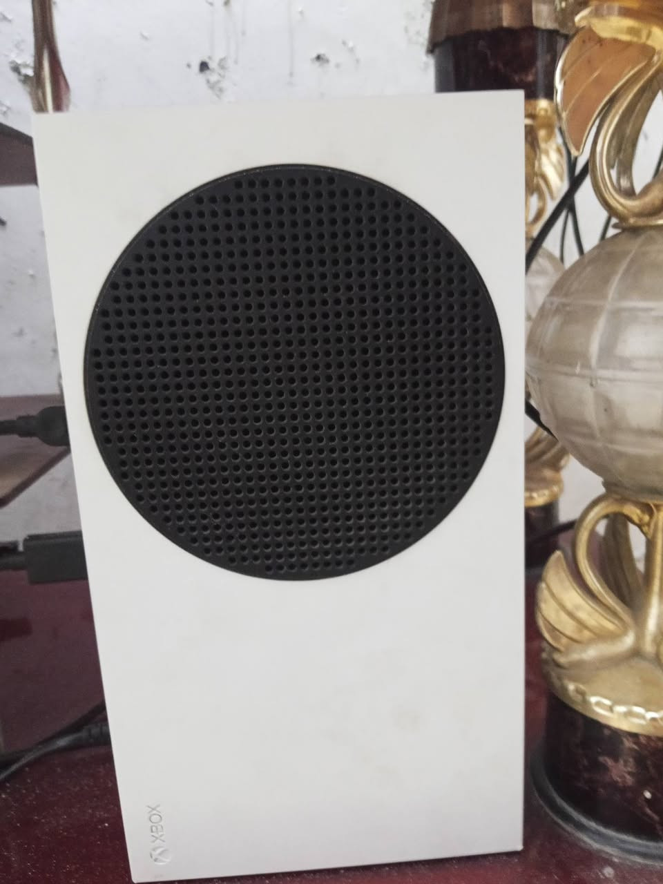 سلام عليكم جهاز إكس بوكس إس  مفتوح بس تنظيف فقط يده اصليه هارد واحد تيره هارد كله العاب وجهاز هم بي العاب يو بي إس هديه سعر 375  .*********** بغداد حي اور
