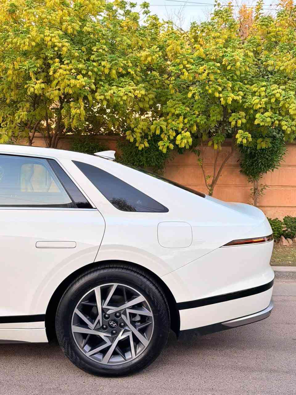 سلام عليكم
ازيره 2025
فول مواصفات عدا فتحه
بصمتين
4سلندر
ماشيه 14 الف
مغلفه ppf
مكفوله من الحادث او تبديل قطع بس صبغ جاملغ و باب 
مكانها المنصور
***********
