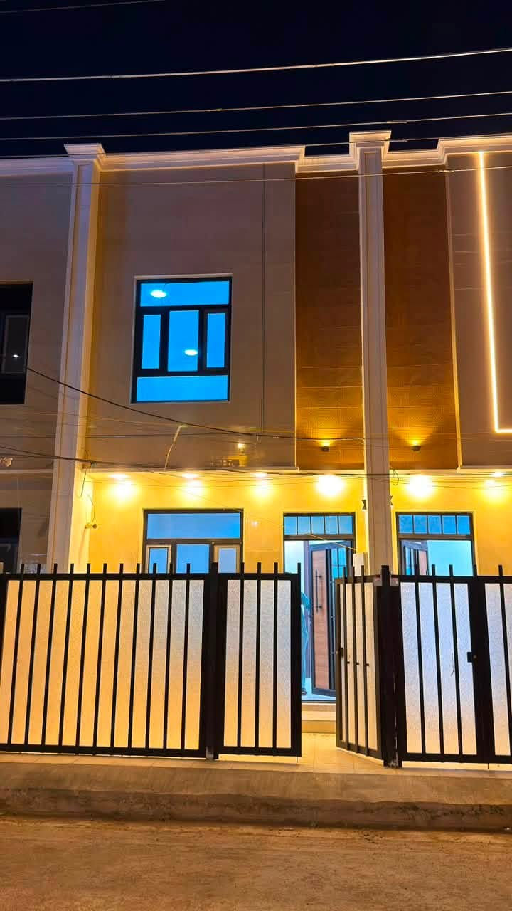 جمعة مباركة // تونات للبيع العدد 4️⃣ المساحة 5️⃣0️⃣ متر 📍ضباط الشهداء
▪️يحتوي العقار // غرف نوم 🛌 3️⃣ //

▪️+ صحيات 🚾 عدد 2️⃣ 🚿 +صالة 🛋️ مطبخ 🍳 ▪️بناء حديث غير مسكون 🏗️👌💯 // 

▪️السعر والاستفسار *********** مكتب العدل ▪️نستقبل كافة العروض العقارية ☎️☎️ سعر مناسب جدا

