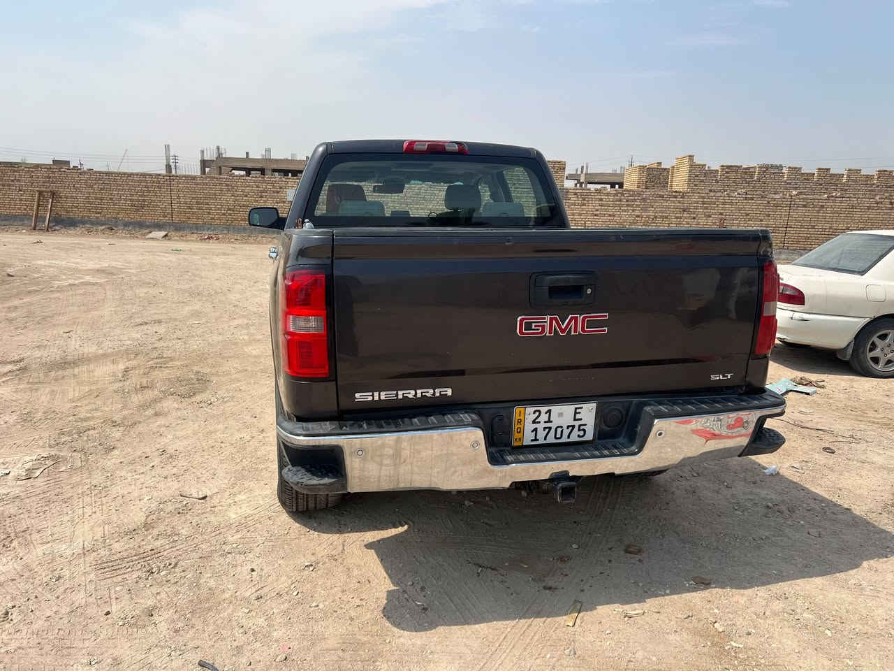GMCسيير SLT فور ويل
مواصفات
خليجي موديل 2015 محرك 8v
فتحه بلقماره تحكم كهربائي بل كشنات الاماميه فقط تدفئه تبريد كشنات اماميه فقط
تبريده وتدفئه فول الفول 
اربع حساسات امامي وربعه حساسات خلفيه 
رادار 
اشاره بلمري مري شفط وتحكم كهرباء بلمري
حداديه جديده مكينه وكير شرط كفاله
طخم تاير جديد 
كشافات اماميه ضبابيه
السياره عليه اضافه براد گير خارجي يعني انسه حماوه الگير 
للتواصل..***********
..*********** الموقع ناصريه غراف
