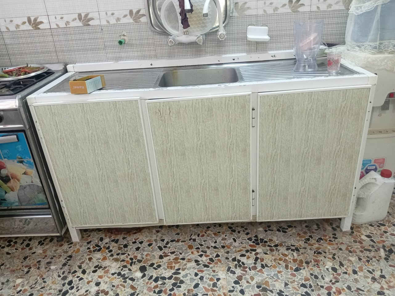 كاونتر ثلاث أبواب نظيف ***********
