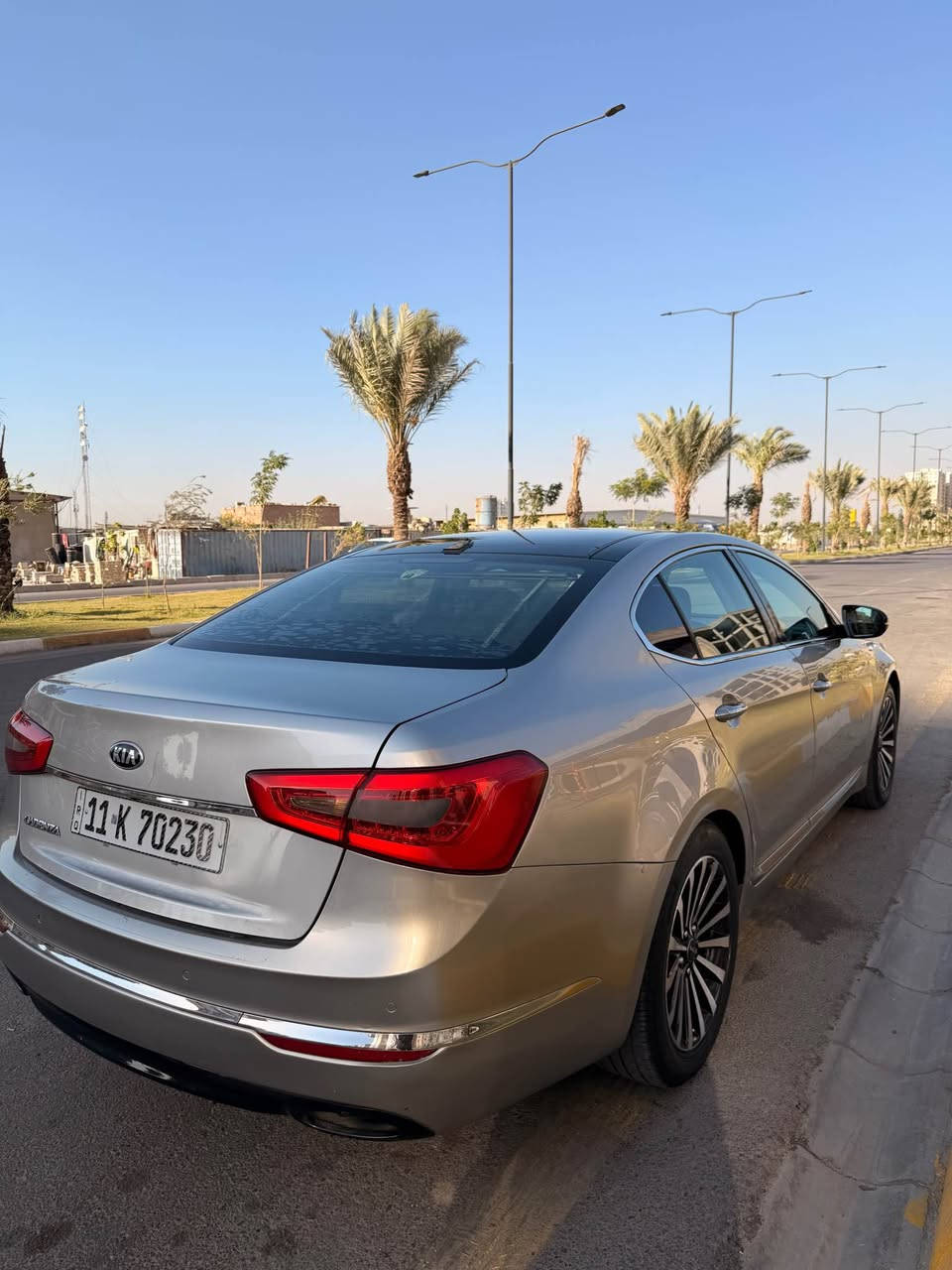 🔥 للبيع او المراوس حسب القناعه كيا كادنزا 2014  وارد أمريكي 🇺🇸

🚘 KIA CADENZA 2014 – 3.3 GDI V6
وارد أمريكي | جاملغ وبنيد | مواصفات كاملة

✨ الأوبشنات:
* محرك 3.3 GDI V6
* قير أوتوماتيك 6 سرعات
* تشغيل بصمة / دخول ذكي
* تشغيل عن بُعد
* فتحة سقف بانوراما
* جلد
* تسخين وتبريد كراسي
* كراسي كهرباء
* ذاكرة كرسي السائق
* دركسون كهربائي/مالتي
* تحكم صوتي
* شاشة أصلية
* كاميرا خلفية
* حساسات أمامية وخلفية
* رادار
* مثبت سرعة
* تحذير النقطة العمياء
* تحذير الخروج عن المسار
* ستائر خلفية
* تكييف أوتوماتيك
* تحكم تكييف خلفي
* نظام صوت Infinity
* إضاءة LED
* مرايات كهرباء وطي
* ABS + Airbags
* Traction Control
🔥 السيارة جاهزة ومابيها اي نقص 
📍 الموقع: بغداد حي الجهاد 
💰 السعر: [128ورقة]
📞 للاتصال: [***********
*********** بغداد, العراق
