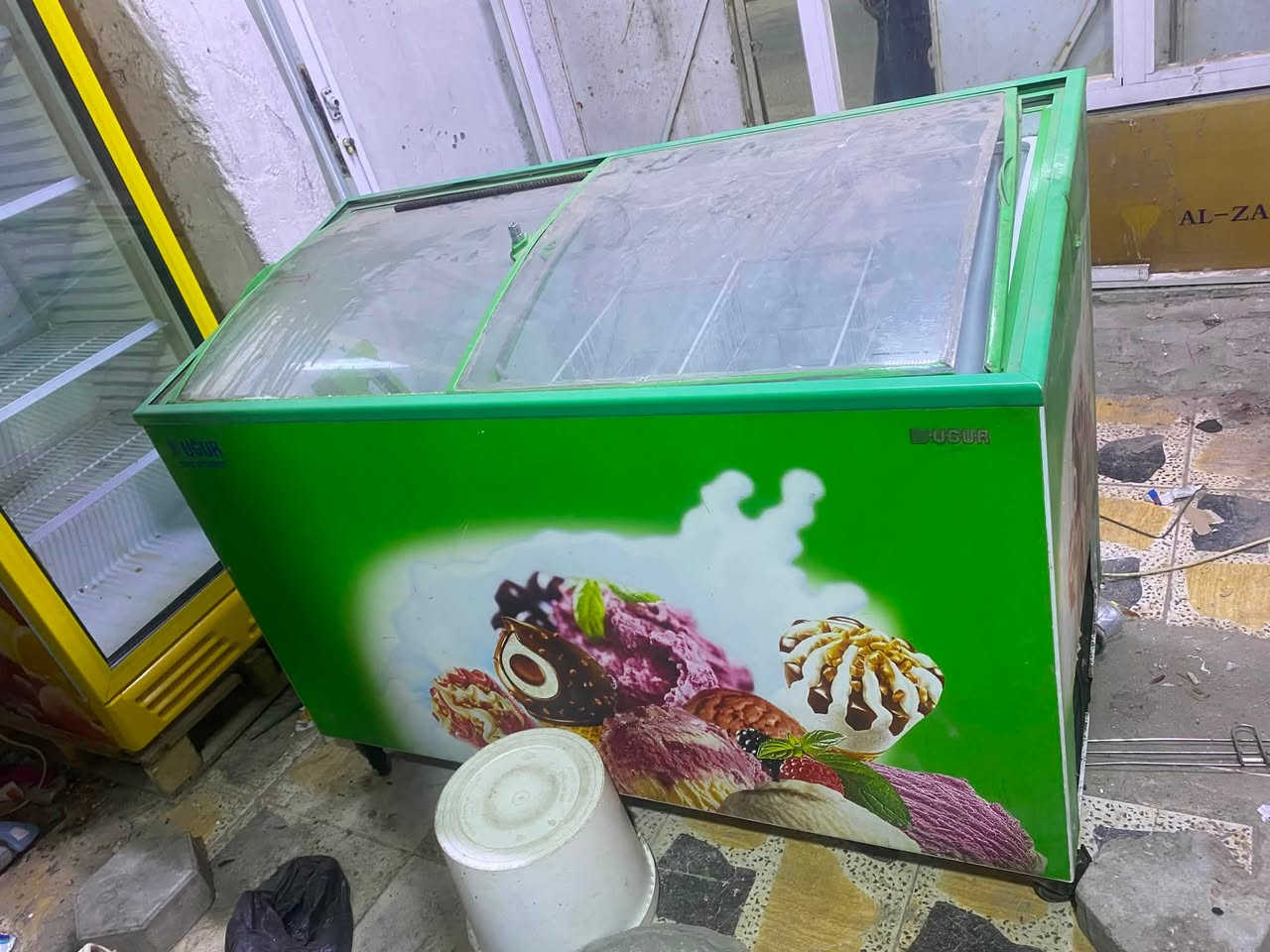 سلام عليكم عارضات مال  محل عزلنا جدد سعر الوحده 350 وبيهن مجال التواصل ***********
