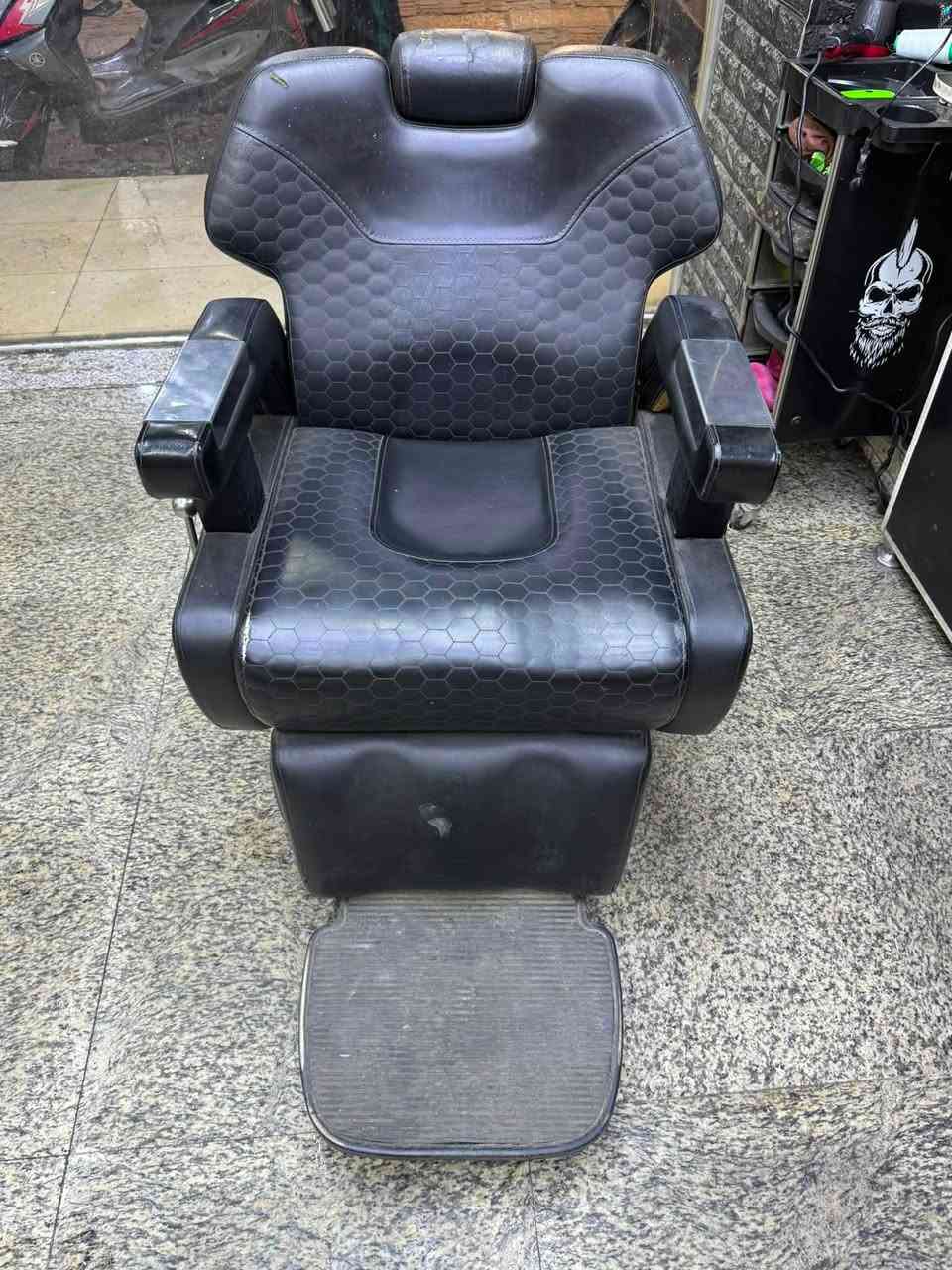 سلام عليكم ورحمة الله
كرسي حلاقه كما  ومضح بلصوره 

ميز حلاقه عدد 2 

مغسله حجم كبير 

كلوب سبورت لايت عدد (30)قطعه 

اليعجبه شي اني خادم ومنقصر ويا 

التواصل خاص او واتساب 

***********

