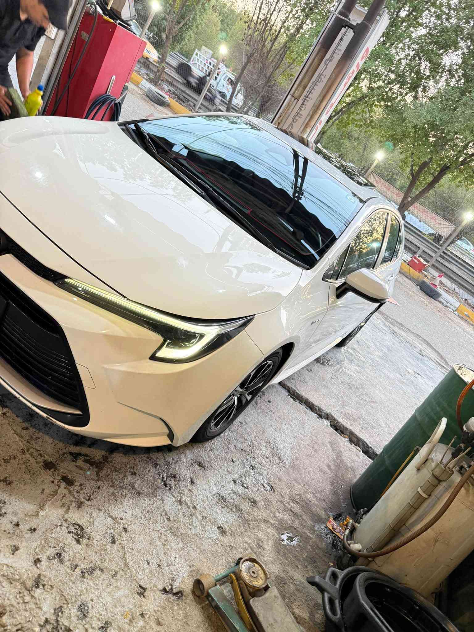 سلام عليكم
كورلا للبيع 2025 فئة S محرك 1800

سيارة نضيفه اي ضرر وبارد ملاحظات بسيطه بلدعاميه شخط 

فول مواصفات غنية عن التعريف

بيع فقط او مراوس بي واي دي 6

ماشية 91الف 

المكان حي الجامعة

اتصال فقط ***********
