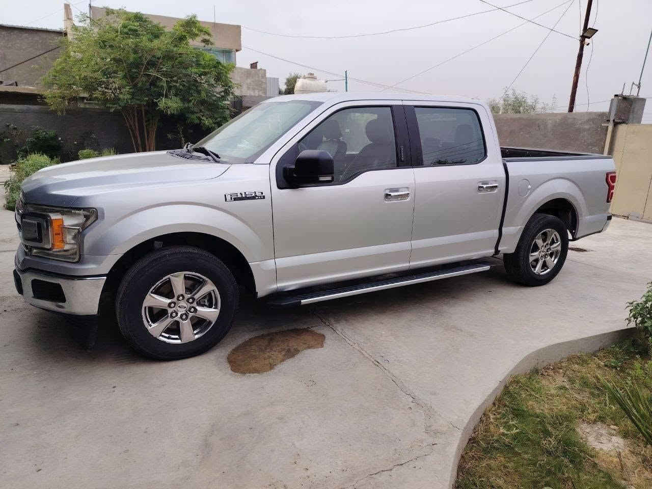 لللبيع. او مراوس   Ford F-150
مديل 2018
حادث جاملغ خلفي ونص الباب الخلفي 
الفئة: XLT 

المحرك:سلندر . V6

الوقود: بنزين

الدفع: 4×2 خلفي (RWD)

الگير: أوتوماتيك 10 سرعات

باب طويل بدي قصير المرقوب 

الفرامل: ABS.

نظام الثبات

اربع انظما قياده

ايكو. طرق وعره.  سبورت

رادار امامي. حساسات خلفيه وكامره 

شاشه اندرويد

اطفاء ذاتي 

تدفئه كشنات

كراسي  تحكم كهرباء 

مرايات جانبيه مانع ضباب

شاشه تعرض الاعطال  

بعد  بيها هواي موصفات  

مكاني بغداد ورقم بغداد 

للأستفسار اكثر ومعرفه السعر انتصل ‏:‏‪***********‬‏
