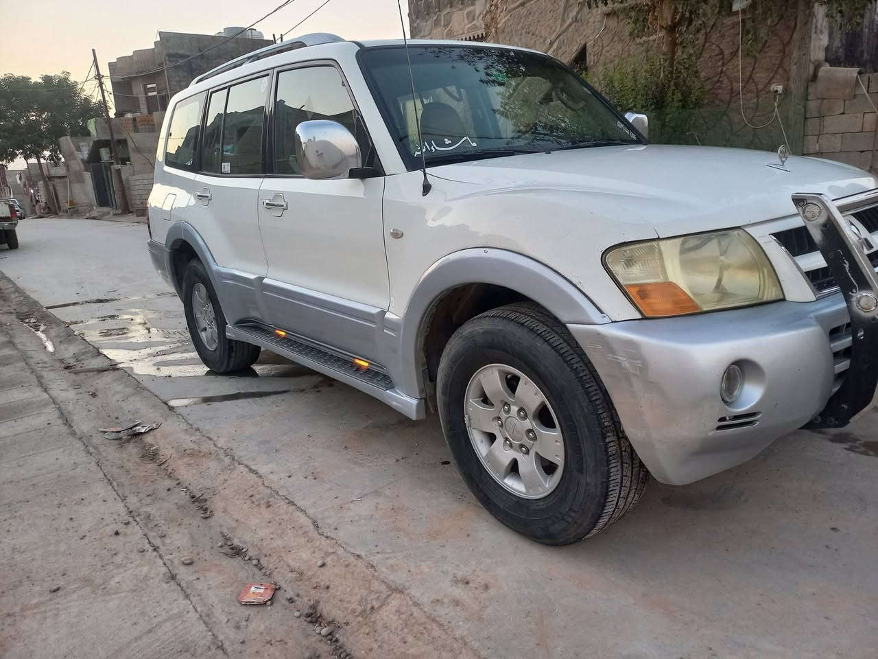 باجيرو للبيع  2006 بانزين ومنضومة غاز سيارة عالبلاد رقم سليمانية رقم جديد وهزه جديدة سنوية بأسمي شرط تحويل 
حجم المحرك 3000 محرك بلادي تدفئه تبريد 3 قطع 
تايرات جدد سيارة حيل نضيفة مالت بيت وضع شركة بس بيها شبر بارد طرف اليمين جامرلق فقط 
السعر دفتر وخمسة وبيها مجال حك الجية  مكان السيارة كركوك منطقة الصيادة المحافضة الجديدة 
رقم الهاتف ***********
