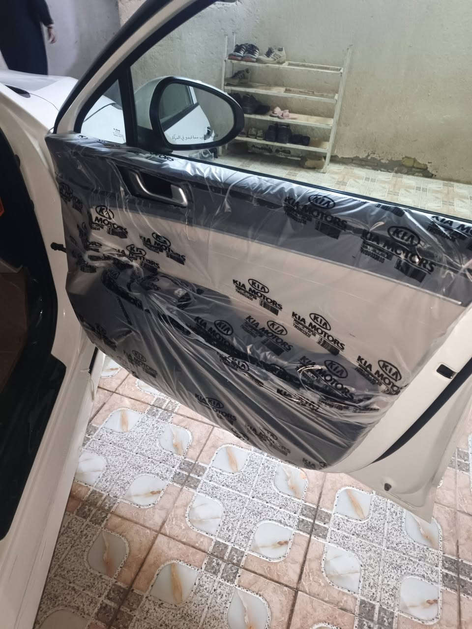 السلام عليكم ورحمة
كيا كي فايف 22

خليجي 
المحرك : 2000 

 المواصفات
دخول ذكي(بصمة) +تشغيل عن بعد
شاشة اصلية +كاميرا +حساسات
المصابيح الامامية زنون+LED
المصابيح الخلفية LED
مقاعد كهرباء
اوتو هولد
محدد سرعة
فول تحكم ستيرن
مري كهرباء
 المواصفات المعروفه خليجي
رقم بغداد جديد تحويل ثاني يوم
‏السعر  خاص
اي اسفستار رقم***********
