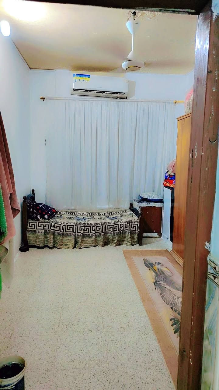 سلام عليكم بيت للبيع في حي العسكري الأول نهاية شارع الوكفه القديمه مساحه البيت 115 مطلوب مبادره البيت للاستفسار الاتصال على الرقم *********** واتساب
